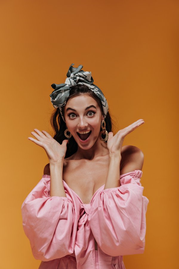 Les meilleurs bandeaux cheveux : styles incontournables à adopter